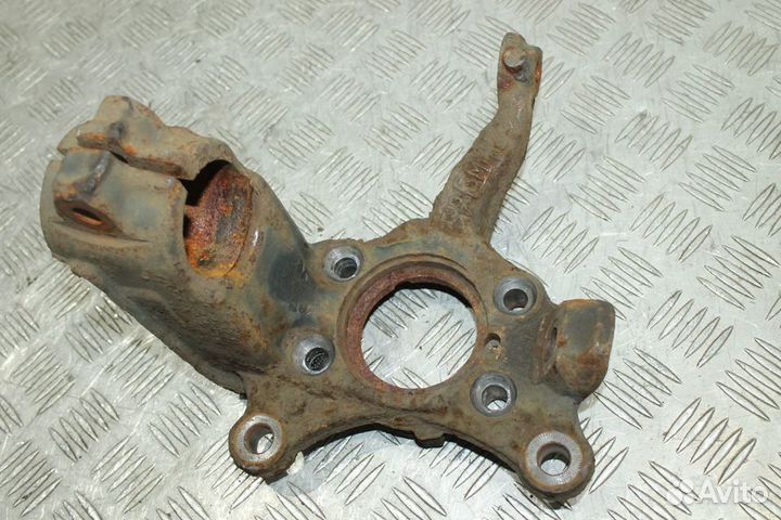 Кулак передний правый Volkswagen Golf 5 6 Touran 1