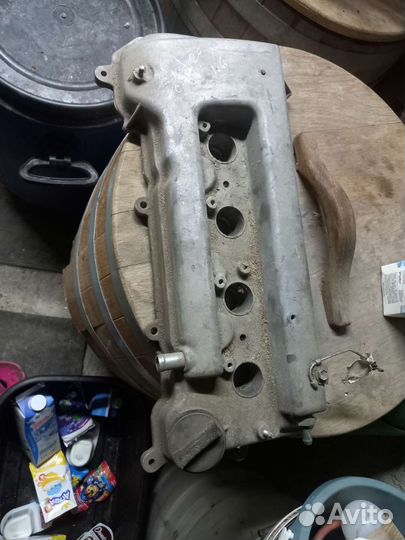 Продам клапанную крышку