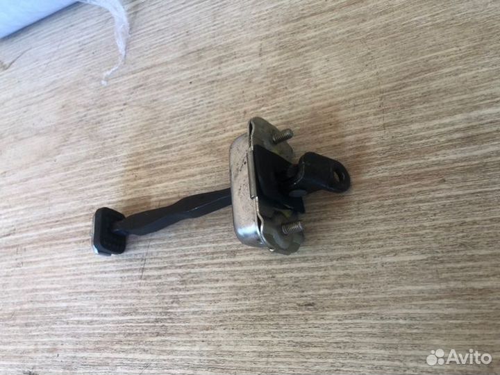 Ограничитель двери задний правый Ssangyong Actyon