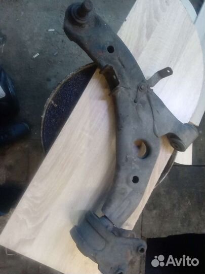 Рычаг передний