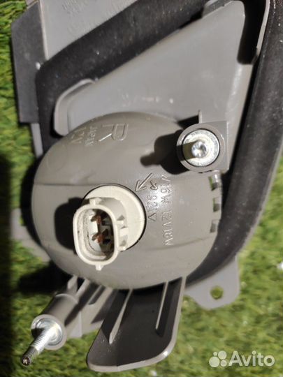 Вставка между стопов задняя правая Nissan Fuga Y50