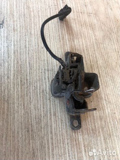 Замок капота Mercedes-Benz S-Class W221