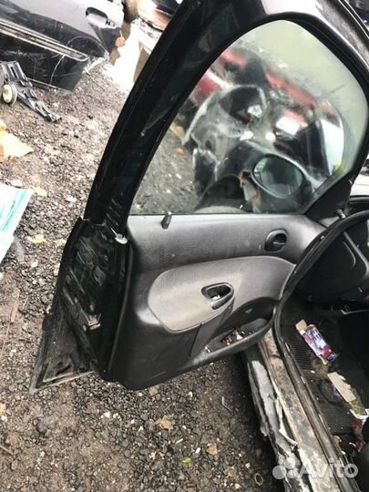 Дверь водительская передняя левая Peugeot 206