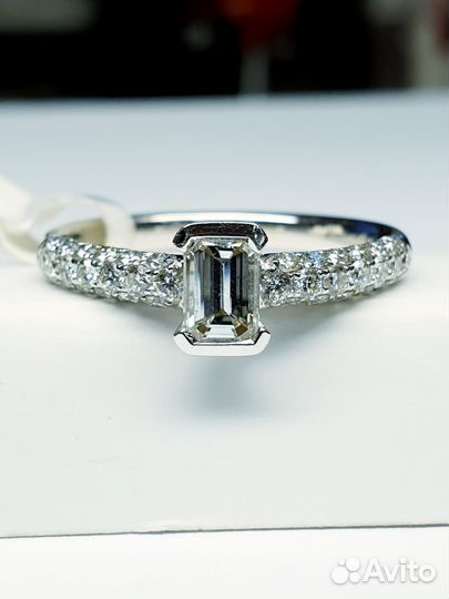 Кольцо с бриллиантами золотое