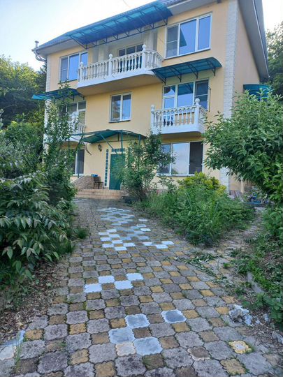 Дом 300 м² на участке 41 сот.