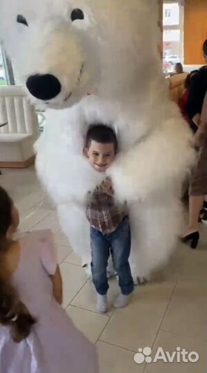 Белый мишка на поздравление