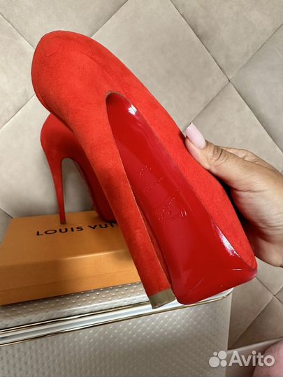 Туфли Christian Louboutin