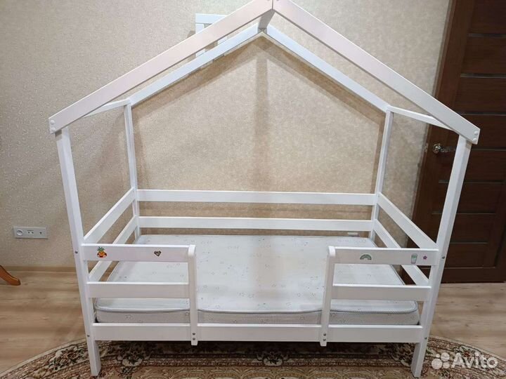 Детская кровать домик