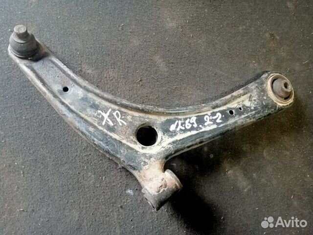 Рычаг подвески передний правый Mitsubishi Lancer