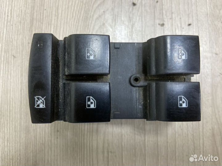 Блок управления стеклоподъемниками Chevrolet Cruze