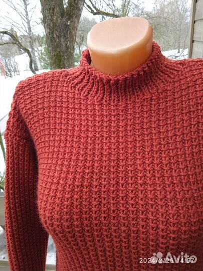 Свитер женский