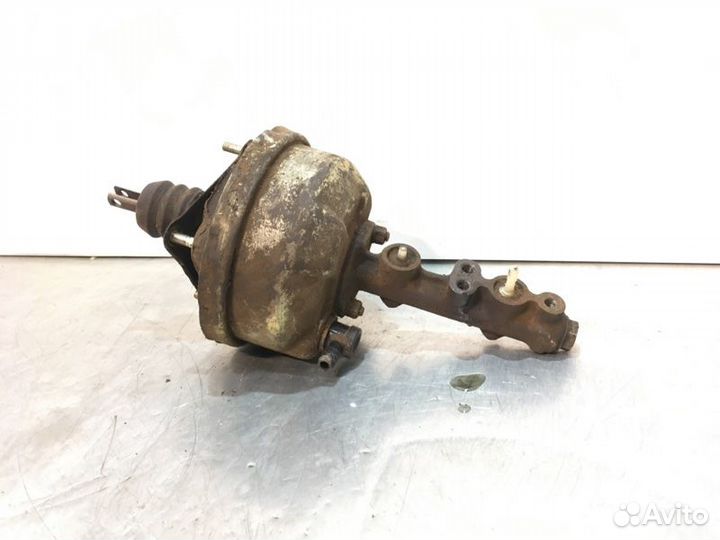 Главный тормозной цилиндр и вакуумный усилитель в