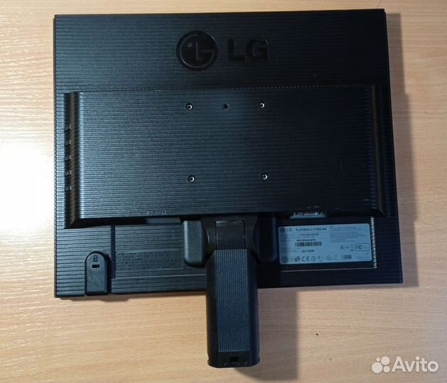 Монитор LG flatron L1718S-SN