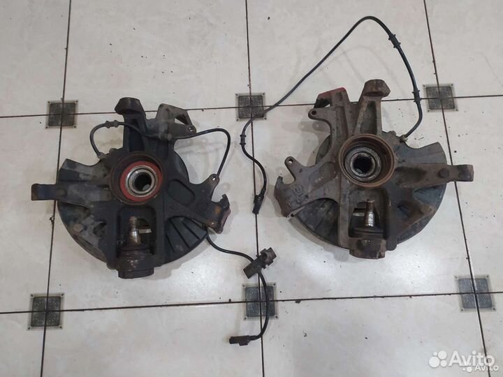 Поворотный кулак передний левый Mercedes-Benz W163