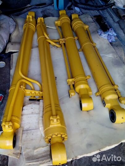 Гидроцилиндр komatsu pc-200-220