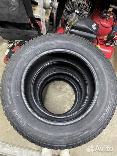 Nitto Therma Spike 225/65 R17