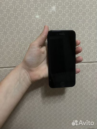 iPhone SE (2020), 64 ГБ