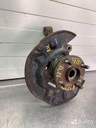 Кулак поворотный передний правый передний правый