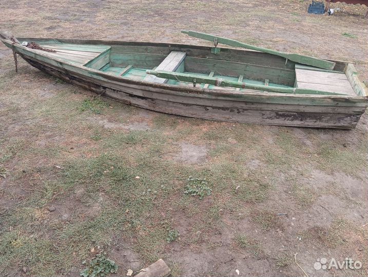 Лодка весельная