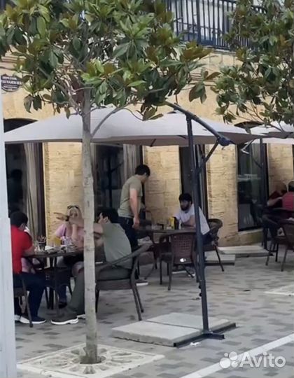 Зонт большой на боковой опоре для кафе и сада