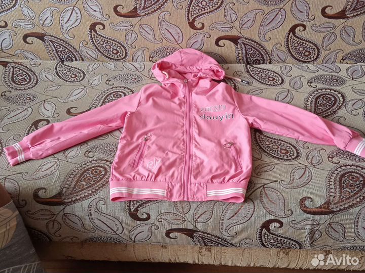 Ветровка новая на девочку 10-11 лет