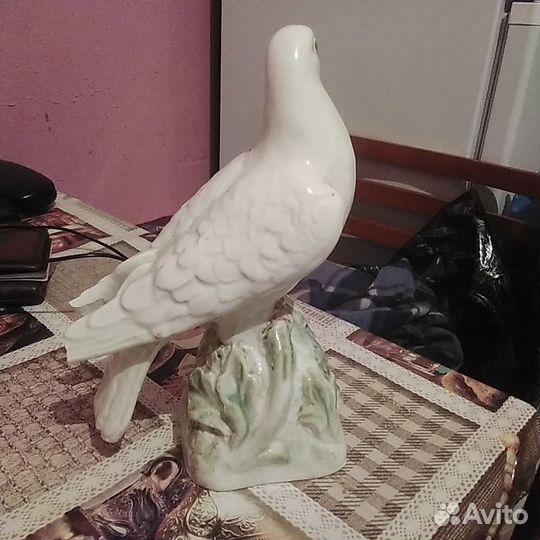 Фарфоровый голубь