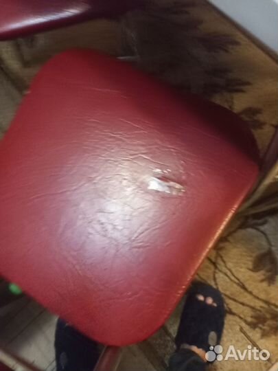 Кухонный стол и стулья