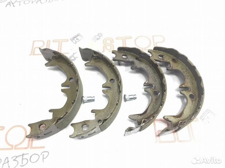 Колодки ручника комплект Toyota Camry (ACV30,MCV3