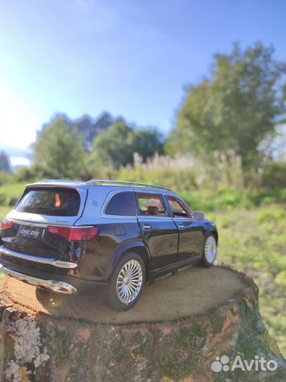 Металлическая машинка Mercedes-Benz