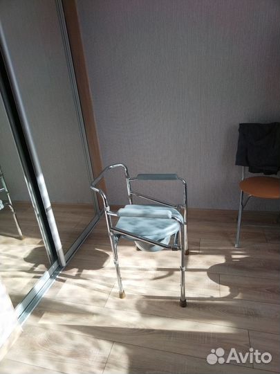 Санитарное кресло туалет