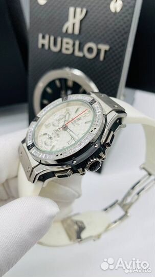 Часы красивые женские белые