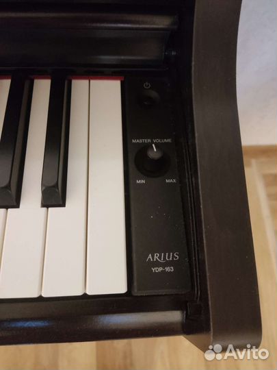 Цифровое пианино Yamaha Arius YDP 163