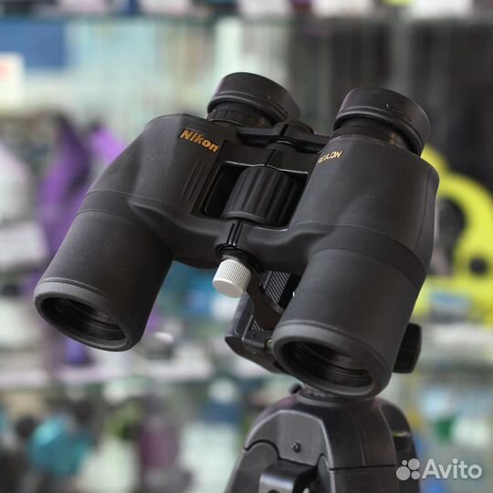 Полевой бинокль Nikon Aculon A211 10x42