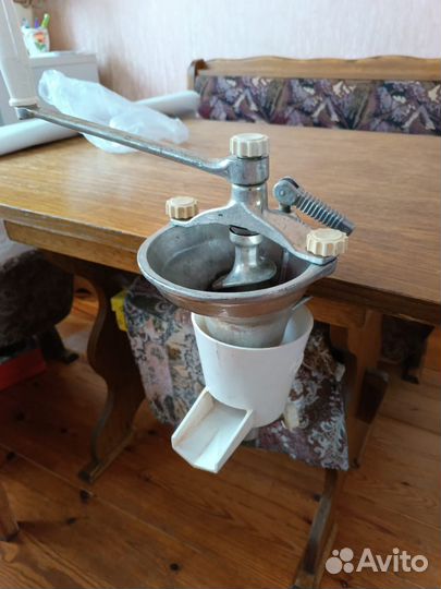 Соковыжималка шнековая ручная