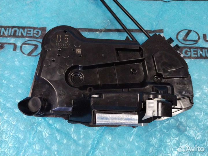 Lexus is Замок двери передний правый 2013-2022