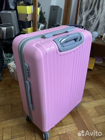 Чемодан большой на колесах