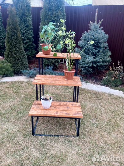 Садовая подставка для цветов