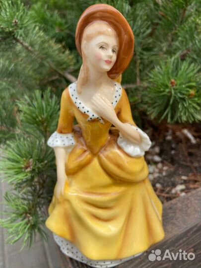 Фарфоровая Статуэтка Royal Doulton Sandra 1968 год