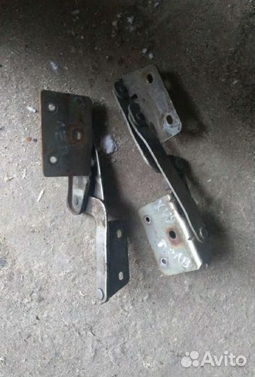 Петли капота Кия Спортейдж 1