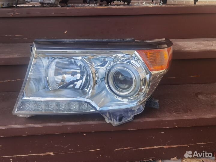 Фара оригинал ленд крузер 200