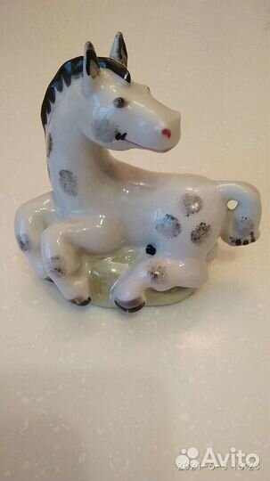 Фарфоровая лошадка Дулево