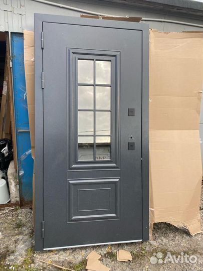 Дверь входная со стеклом и терморазрывом