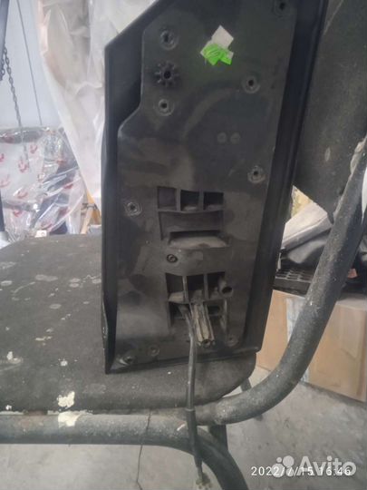 Зеркало заднего вида