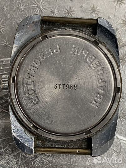 Часы чайка кварцевый резонатор СССР