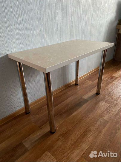 Столы новые разные