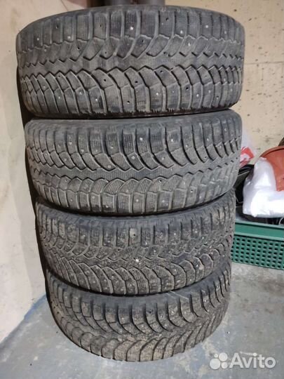 Bridgestone Blizzak Spike-01 205/55 R16