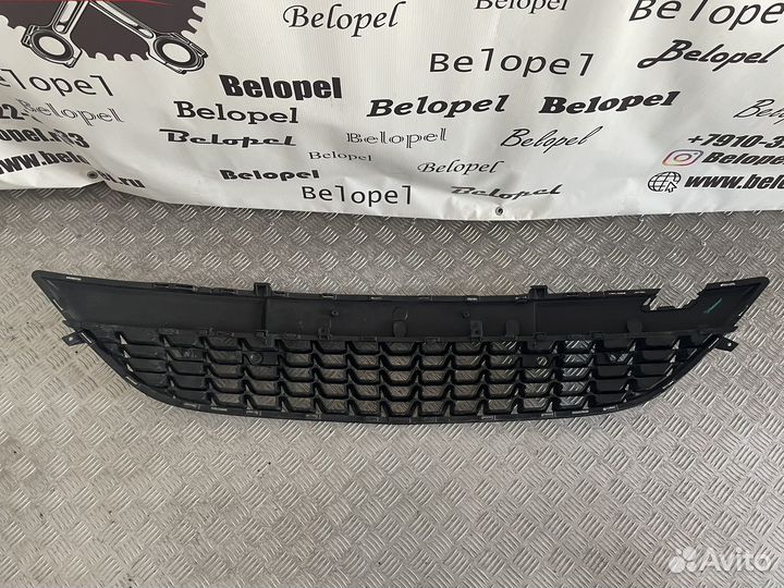 Решетка нижняя в бампер Opel Astra J GTC