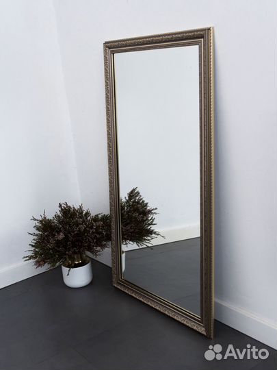 Зеркало настенное декоративное в раме Isoletta