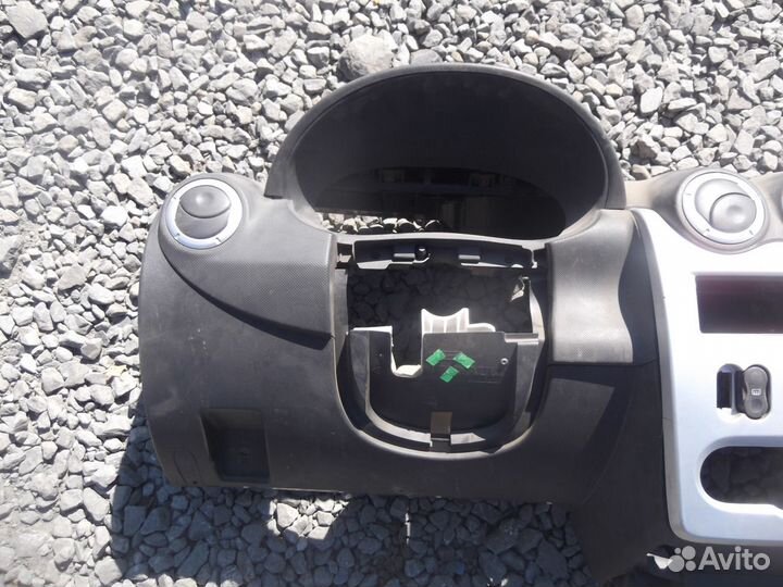 Торпедо в сборе Renault Sandero. 2010 г