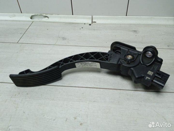 Педаль газа Mitsubishi Outlander 2.4 2007